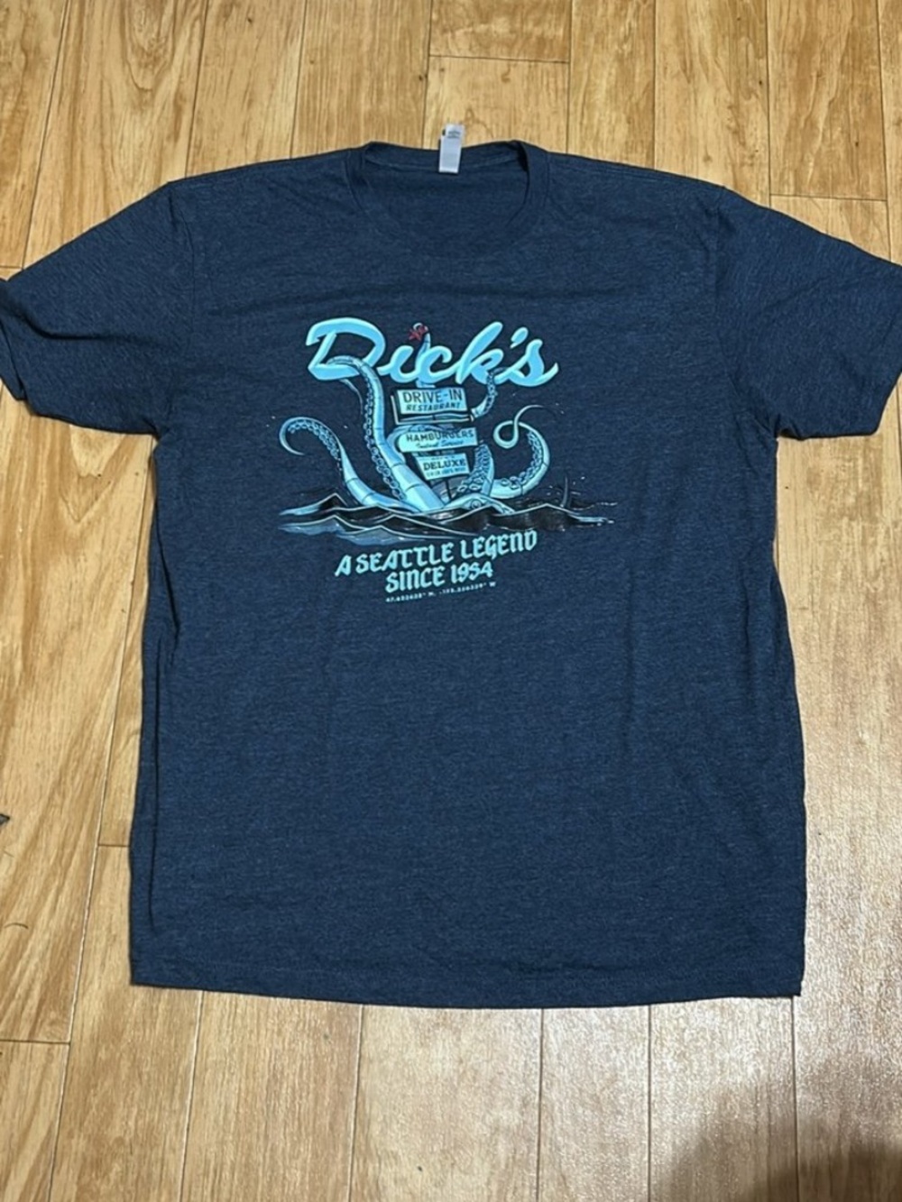 Seattle Kraken Dicks Burgers Shirt L